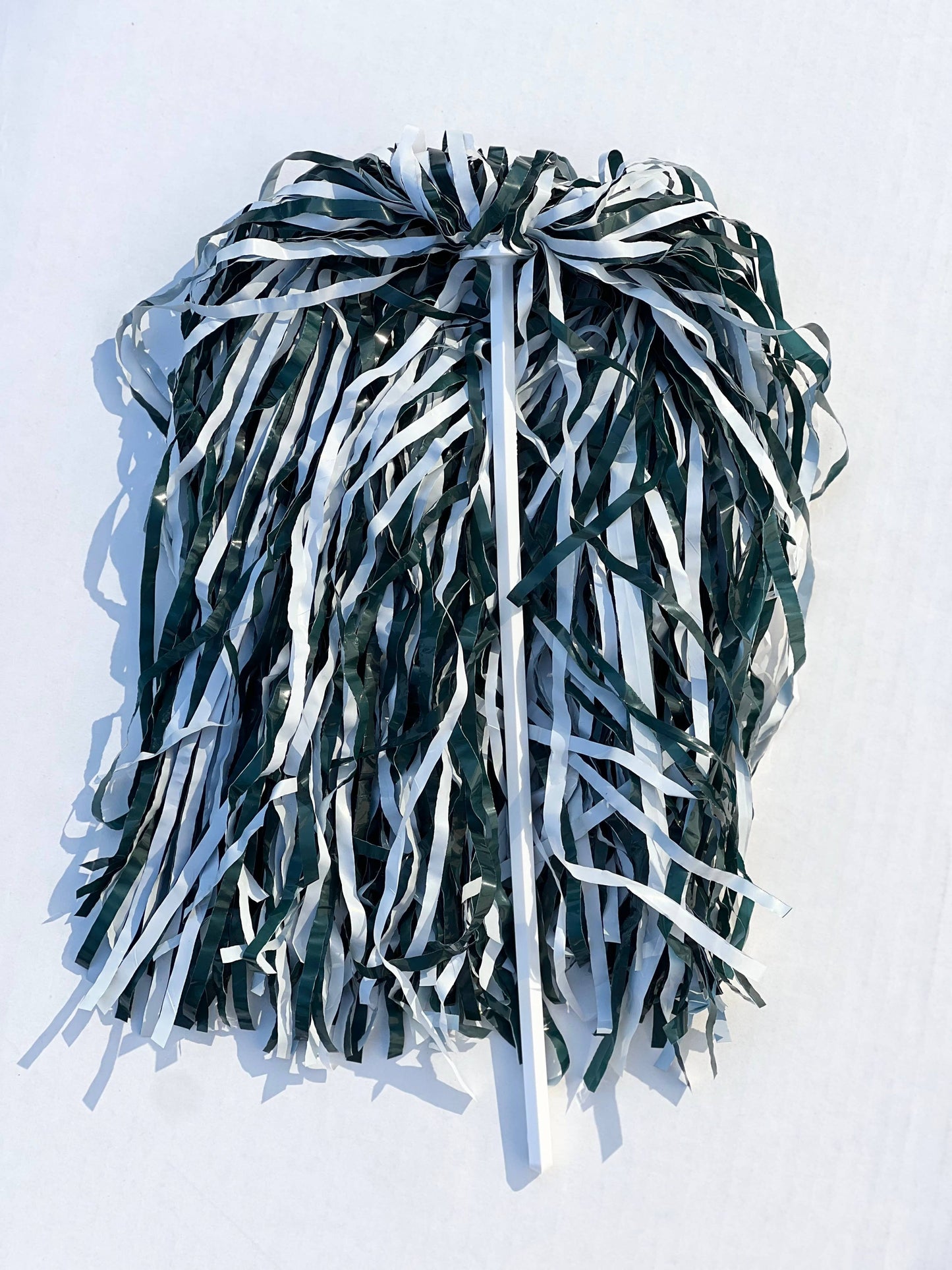 Spirit Shaker Pom Pom Dark Green/White